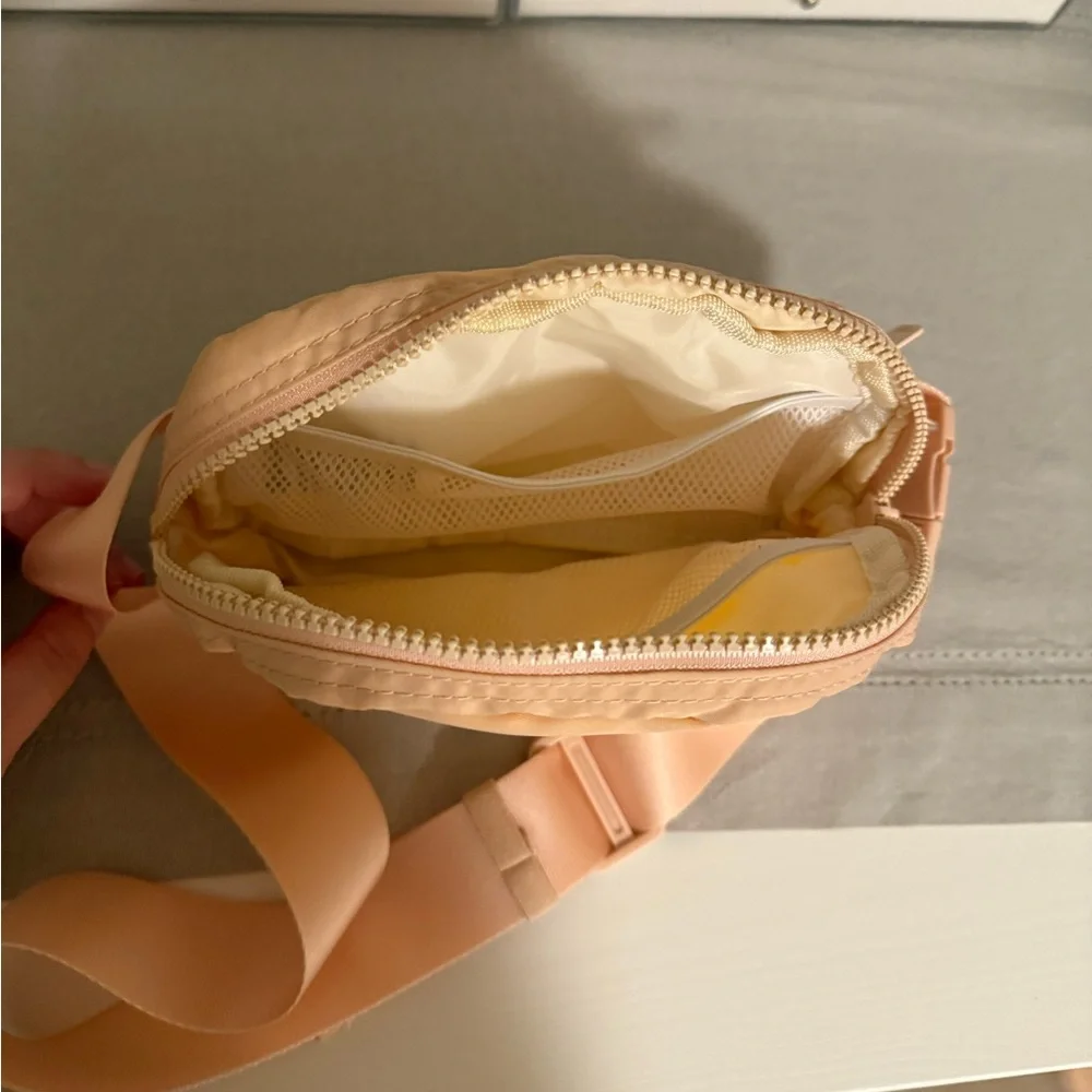 GAIAM Sidekick Waist Pack Belt Bag NWOT - Picture 4 of 6